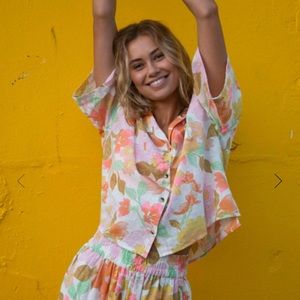 Billabong All Good button up shirt. Size small.